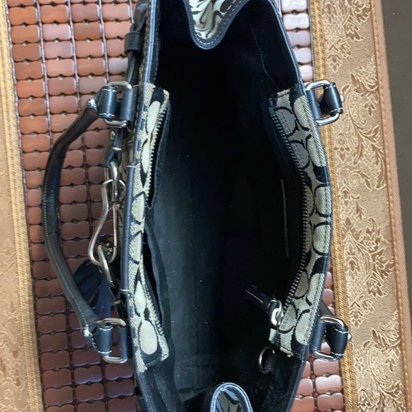 Lightly Used Authentic Coach Handbag With Serial - Picture 4 of 5